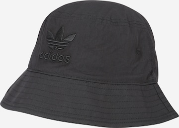 ADIDAS ORIGINALS Шапка с периферия 'Adicolor Archive' в черно: отпред