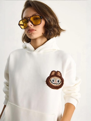 Felpa di Bianco Lucci in beige: frontale