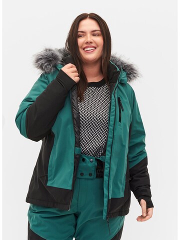 Zizzi Athletic Jacket in Green: front