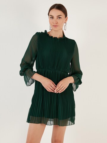 Robe de cocktail LELA en vert : devant