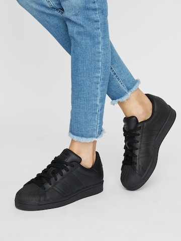 ADIDAS ORIGINALS Низкие кроссовки 'Superstar' в Черный: спереди