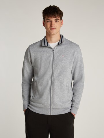 Tommy Jeans Collegetakki värissä harmaa: etupuoli