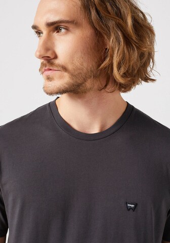 WRANGLER T-Shirt 'Sign Off' in Grau