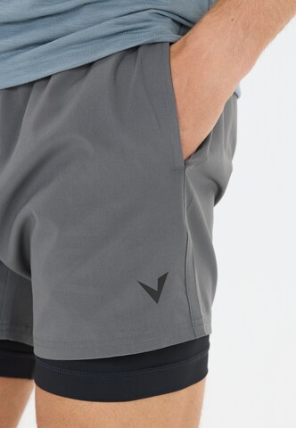 Virtus Regular 2-in-1-Shorts 'Zayne V2' in Grau