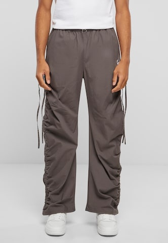 Regular Pantalon cargo Karl Kani en gris : devant