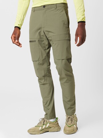 PEAK PERFORMANCE Slimfit Παντελόνι φόρμας σε πράσινο: μπροστά