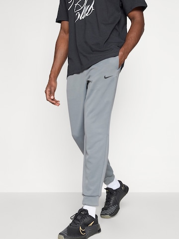 NIKE Tapered Sportnadrágok 'FLEX' - szürke