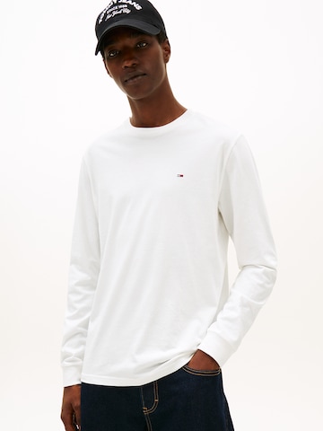 Tricou de la Tommy Jeans pe albastru: față