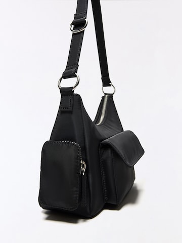 Bershka Kabelka na rameno - Čierna