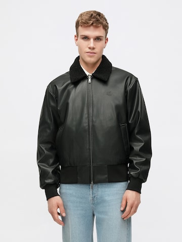 Calvin Klein Jeans Демисезонная куртка в Черный: спереди