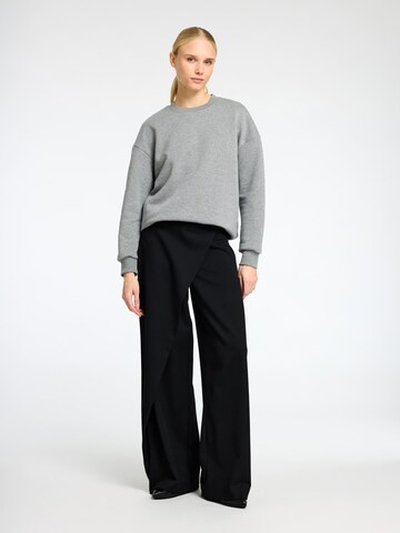 Sweat-shirt SELECTED FEMME en gris