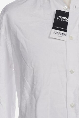 Closed Button Up Shirt in L in White