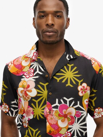 Superdry & Co Regular fit Ing 'HAWAIIAN RESORT' - fekete