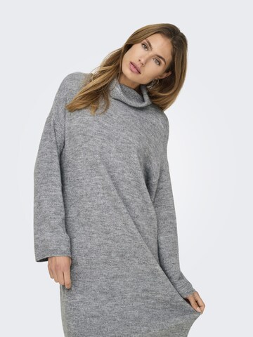 Robes en maille 'ONLTalio' ONLY en gris : devant