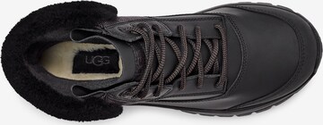 UGG - Botines con cordones 'Yose' en negro