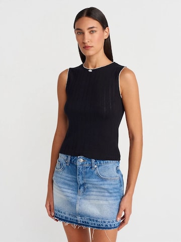 Top di Dilvin in nero: frontale