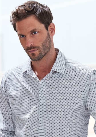 H.I.S - Ajuste regular Camisa en blanco
