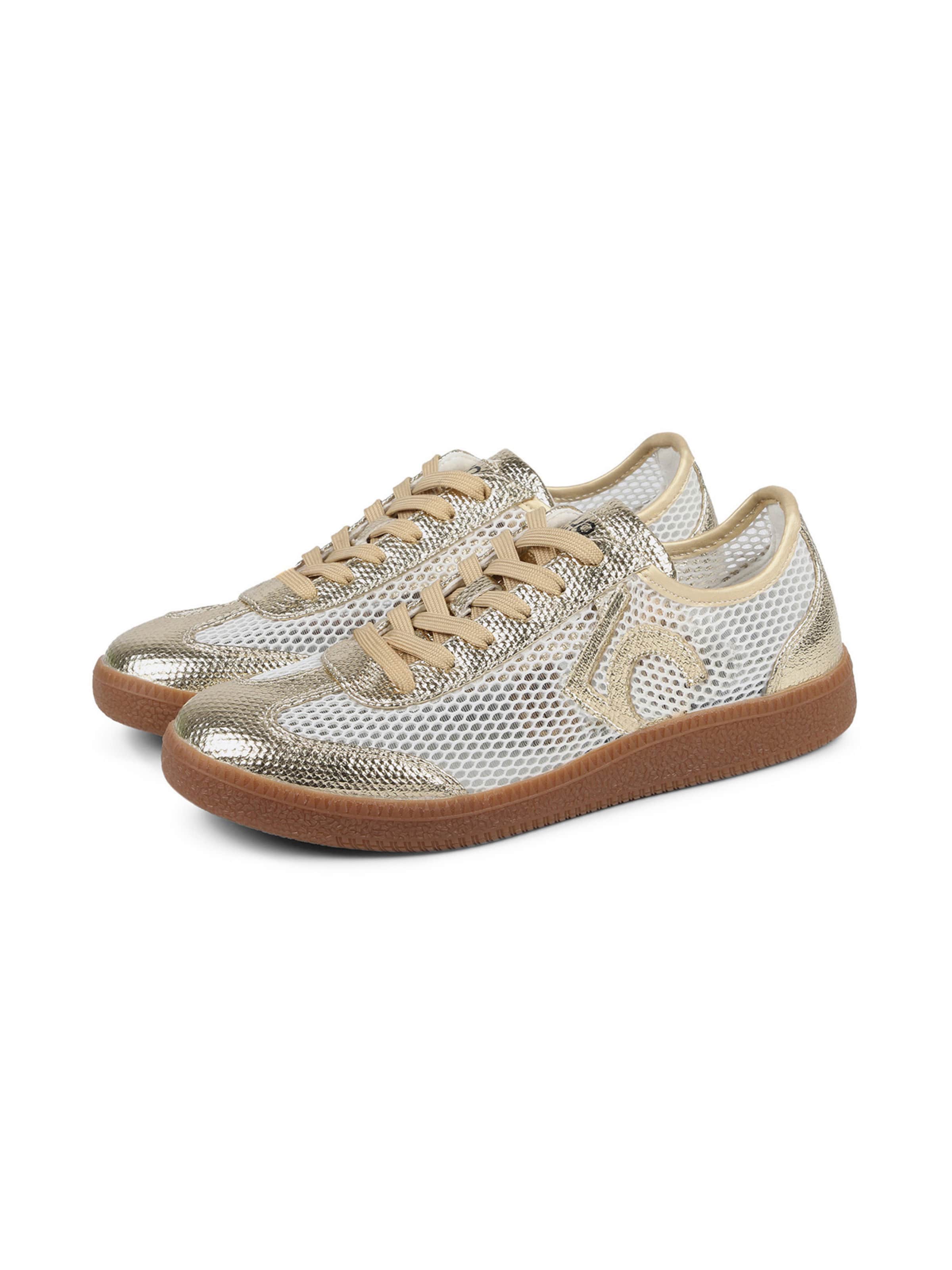 Sneaker low de la Lola Casademunt pe alb