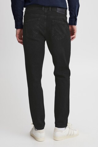 Casual Friday - Tapered Vaquero 'Karup' en negro