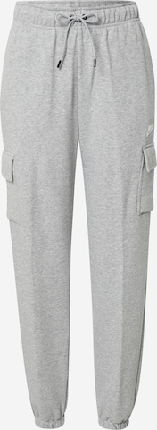 Effilé Pantalon cargo Nike Sportswear en gris : devant