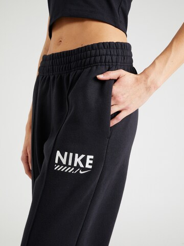 Tapered Pantaloni di Nike Sportswear in nero