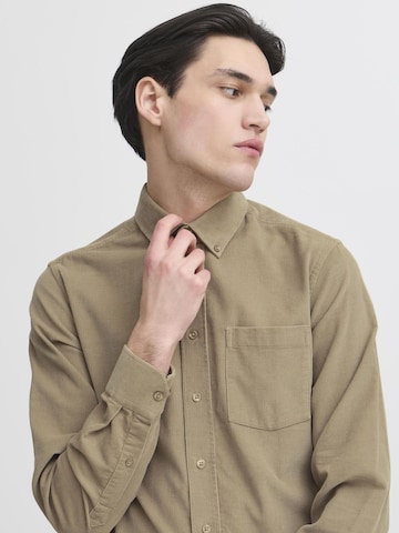 Casual Friday - Ajuste regular Camisa 'Anton' en beige