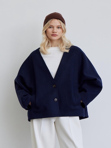 MANUKA Between-Season Jacket in Blue