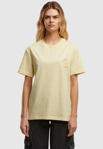Merchcode Shirt 'Espresso' in Geel: voorkant
