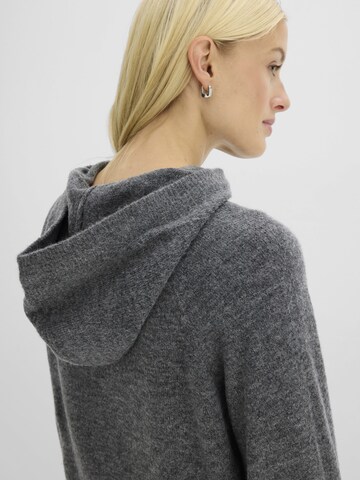 Pullover extra large di bonprix in grigio
