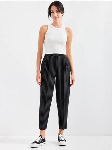 regular Pantaloni con pieghe di Bigdart in nero