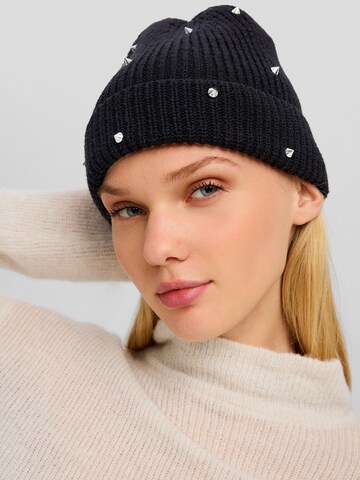 Bonnet Bershka en noir