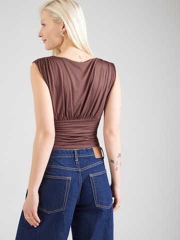 ABOUT YOU Toppi 'Bianca' värissä ruskea