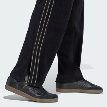 ADIDAS ORIGINALSregular Hlače 'Firebird' - crna boja