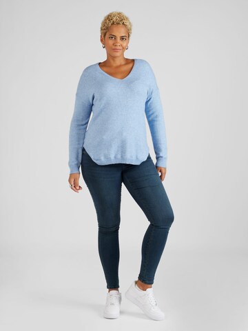 Pull-over 'MARGARETA' ONLY Carmakoma en bleu