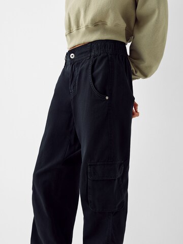 Bershka Loose fit Cargo trousers in Black