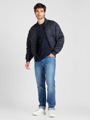 TOMMY HILFIGER Tussenjas in Blauw