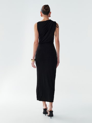 Rochie 'Eternity' de la BWLDR pe negru: spate