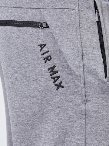Tommy Life - Skinny Calças de desporto 'Jogginghose' em cinzento