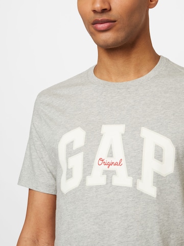 GAP Regular fit T-shirt i grå