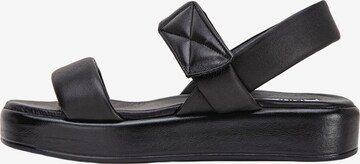 INUOVO Strap Sandals in Black: front