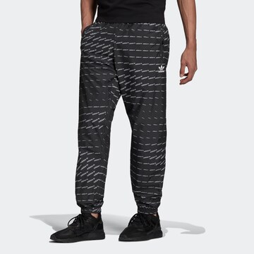 ADIDAS ORIGINALS - Tapered Calças em preto: frente