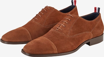 Chaussure à lacets HECHTER PARIS en marron : devant
