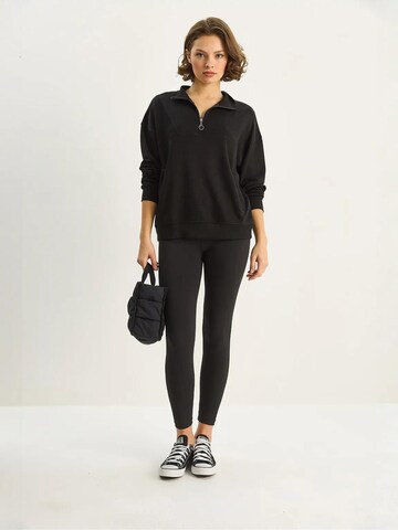 Felpa di Bianco Lucci in nero