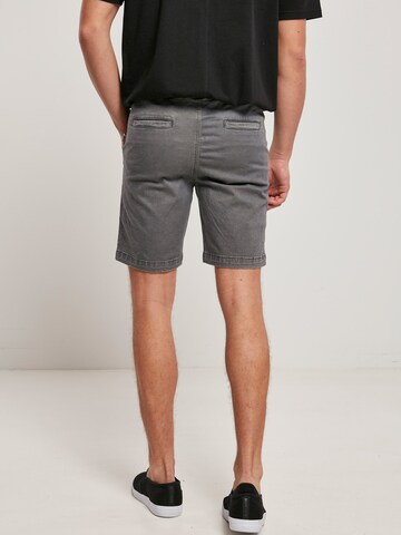 Urban Classics Regular Shorts in Grau