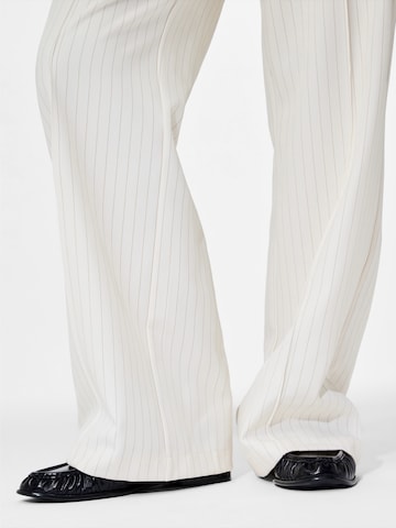 PIECES Loosefit Nadrág 'PCBOSSY' - bézs