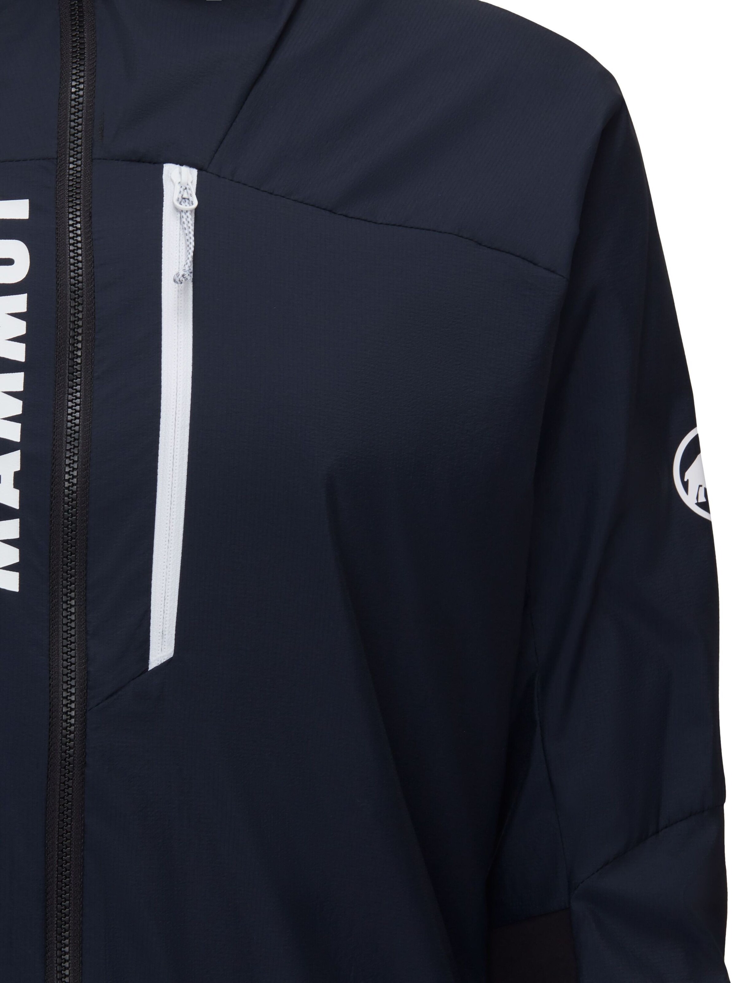 MAMMUT Outdoor Jacket in Black