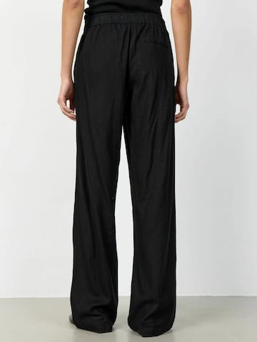 Levete Room Normalny krój Spodnie ' LR-NAJA ' w kolorze czarny