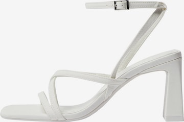 Bershka Páskové sandály – bílá