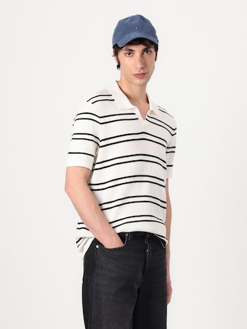 TOMMY HILFIGER Футболка в Белый