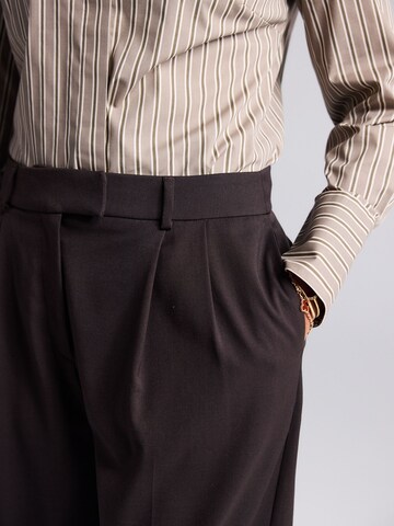 Effilé Pantalon à pince Next en marron